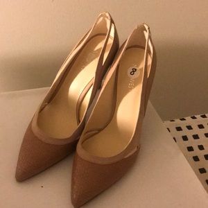 NEVER WORN Nine West Tan Pumps